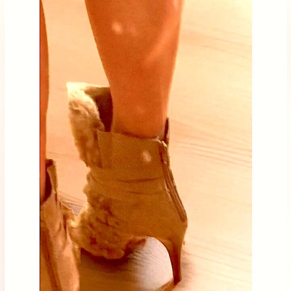 👢ELLE👢VEGAN FUR & SUEDE AROUND STRAPS 4.5” HIGH HEEL ANKLE BOOTS EUC💃 - Picture 14 of 15